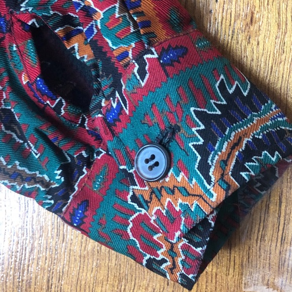 ATTACHÉ by Herman Geist Woman’s Blouse SZ 10 LS Button Front Southwestern Print - Picture 9 of 10
